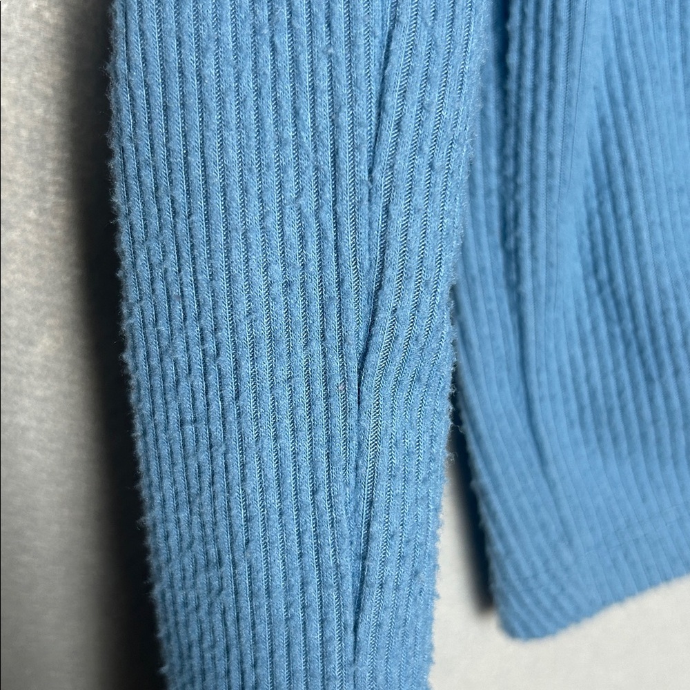 Urban Outfitters Light blue Ribbed Crop long sleeve top feminine casual cozy M - Picture 6 of 6